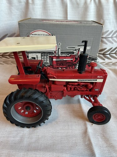 1/16 Ertl International 1026 Plow Tractor 1997 Summer Farm Toy Show - Picture 4 of 11