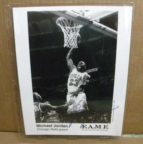 MICHAEL JORDAN CHICAGO BULLS SIGNED 8x10 PICTURE NBA F.A.M.E