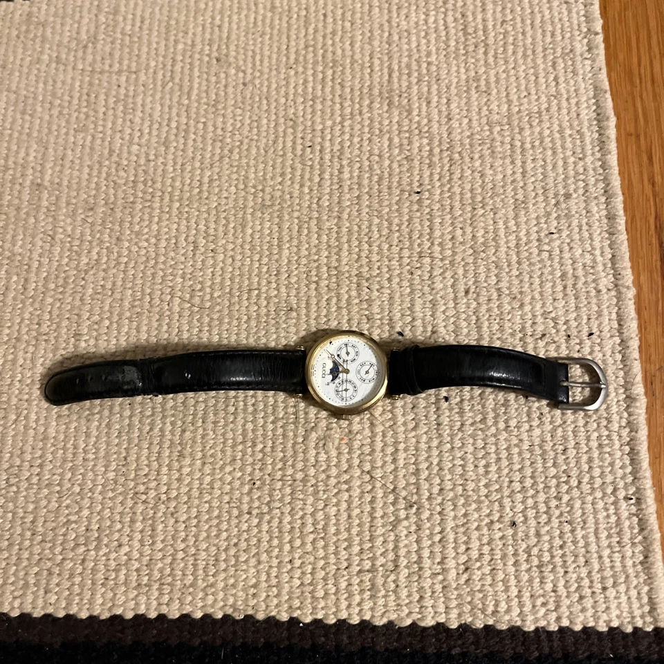 Vintage Ladies Gucci 2000m Moonphase Triple Calendar Watch  - Image 4 of 4