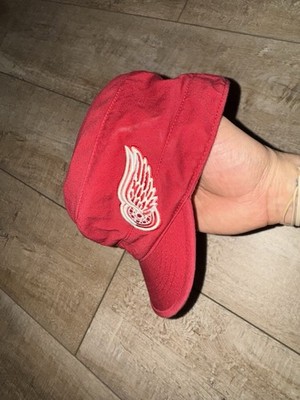 NHL Detroit Red Wings Fan Favorite Penalty Box Cadet Strap Back Hat Vintage
