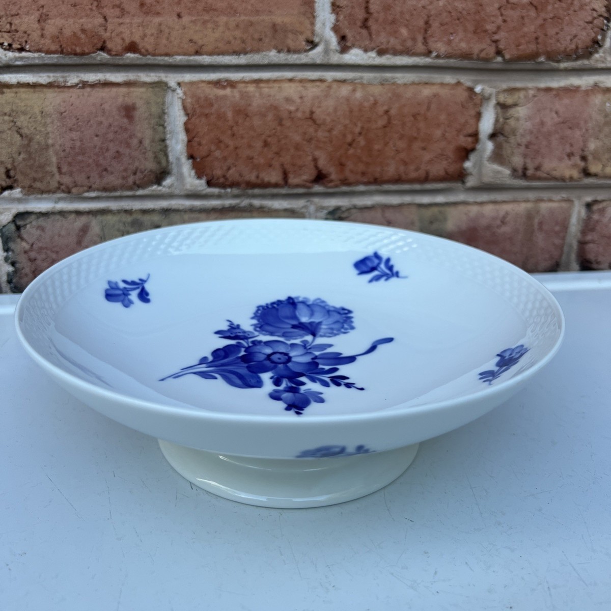 ロイヤルコペンハーゲン Danish Vintage Blue Flower Footed Bowl Royal Copenhagen #53184 | eBay