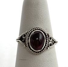 925 Sterling Silver Ring Garnet Size 6 Elegant
