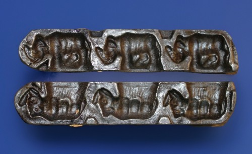 VINTAGE MILLS & BROS CAST IRON 2 PIECE TOY CANDY MOLD RHINOCEROS # 117