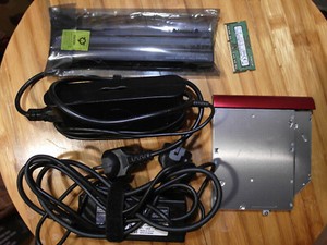 Notebook Bauteile für Dell Vostro 3560: RAM 4GB, DVD-LW, Akku, Netzteil 2St