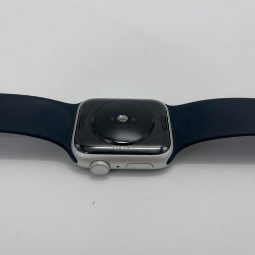 Apple Watch SE 1ère génération GPS seulement 44 mm argent aluminium noir bracelet sport MYDQ2VC/A - Photo 6 sur 7