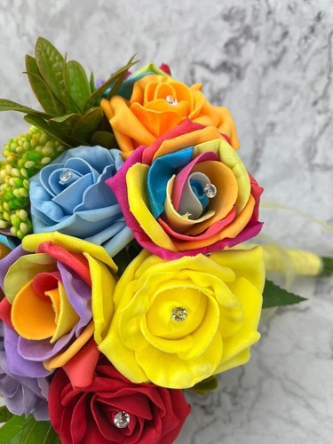 Braut Regenbogen bunt Rose Hochzeitsstrauß Rosen mit Laub & Strass - Bild 9 von 10