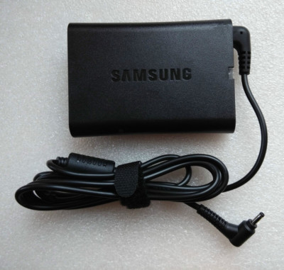 Samsung BA44-00272A PA-1400-24 40W 19V 2.1A Notebook Ac Adapter - Original OEM
