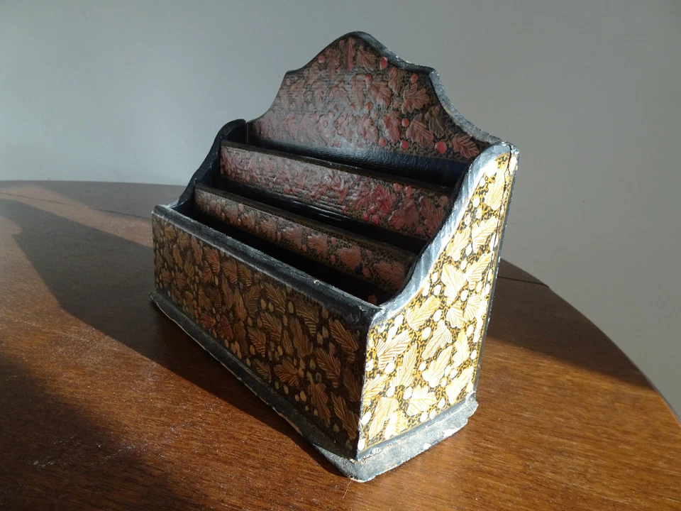 Rare ancien porte courrier en bois laqué XIXème - Photo 4/4