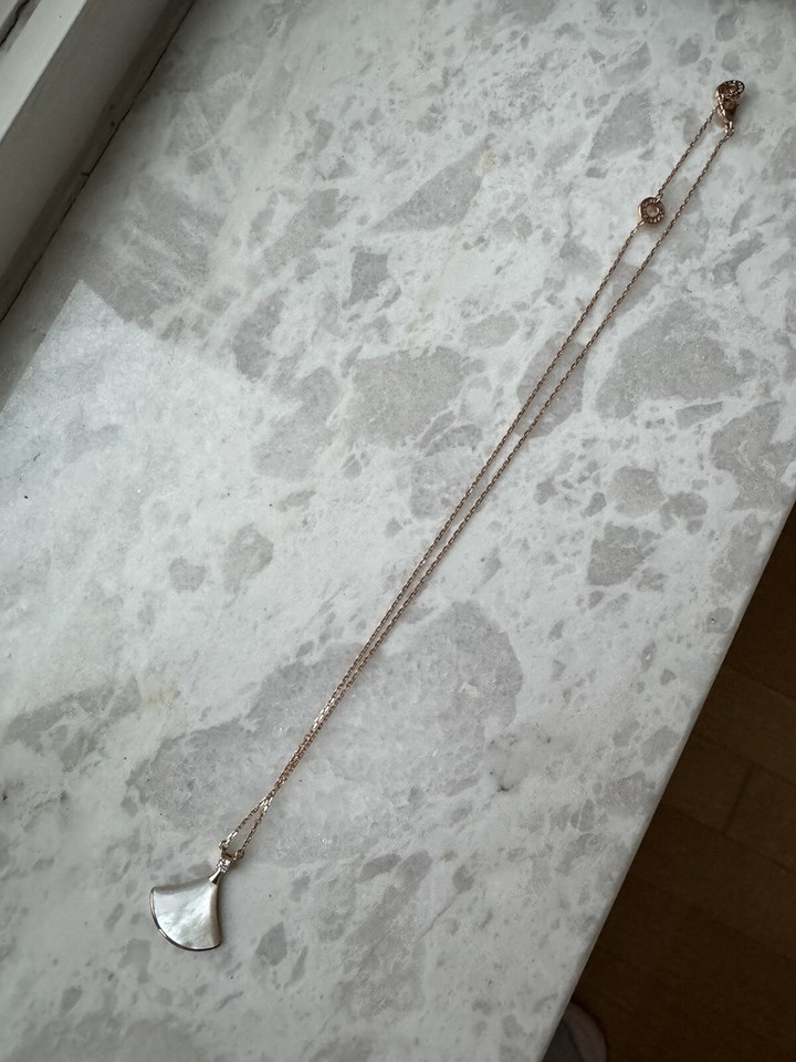 Fanshape Pendant Necklace 18K Rose Gold with Mother of Pearl and