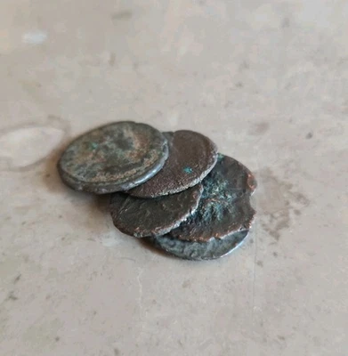 Lot de 5 Monnaies Romaines Antiques en Bronze (IIIe-IVe Siècle) - Photo 1/4