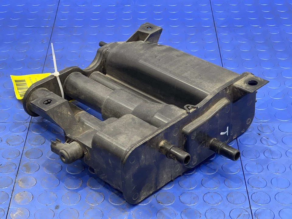 18-22 GMC Terrain Fuel Vapor Charcoal Canister Assembly Genuine OEM 8440786 - Image 2 of 4