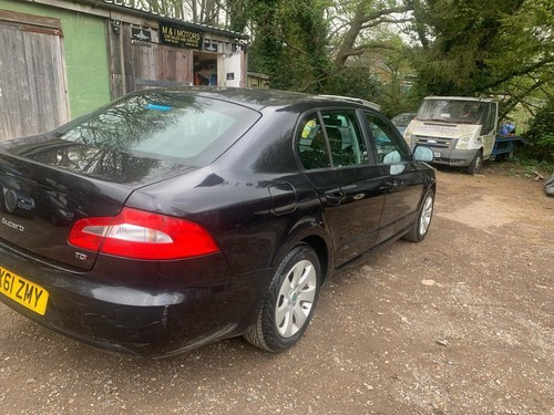 2011 Skoda Superb 2.0 TDI CR 140 S 5dr HATCHBACK Diesel Manual - Picture 2 of 11