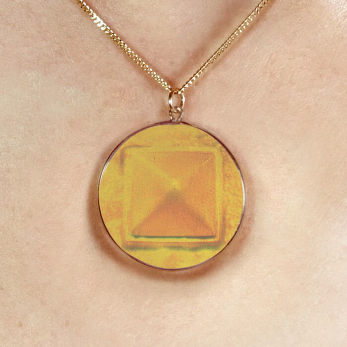 9ct Gold Hologram Pendant - Egyptian Pyramid 2 (Medium) + 20"" Chain