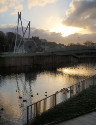 Foto 6x4 Millers Crossing, Exeter [[1069889]] gesehen über die Flut Reli c2008