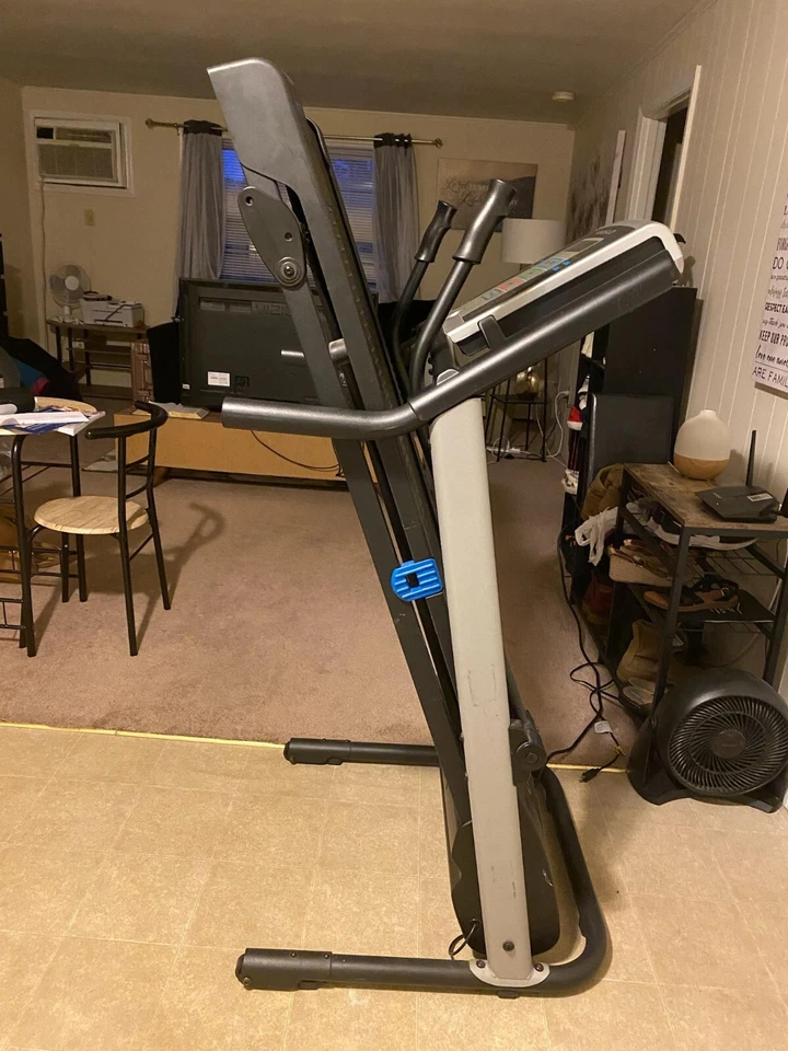 Weslo 手动跑步机 - 银色,黑色 — 第 3/4 张图片