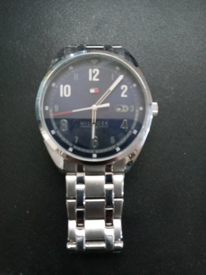 Reloj analógico Tommy Hilfiger de acero inoxidable resistente al agua para hombre Foto 3 de 4