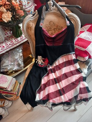 Schickes kleines Kleid Marke ''La Mode Est A Vous''
