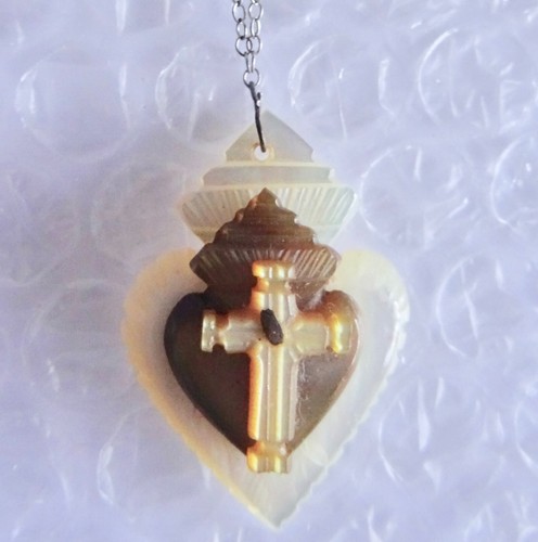 sACRED HEART CROSS PENDANT ANTIQUE HAND CARVED MOP VICTORIAN NECKLACE neocurio - Picture 7 of 7