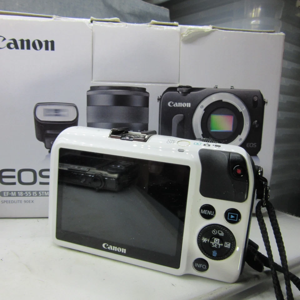 Canon EOS M, photo 2 of 3