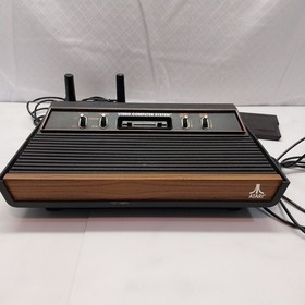 Atari CX-2600 kingtek SN 81080239 no power cord W/2 joysticks 3 games