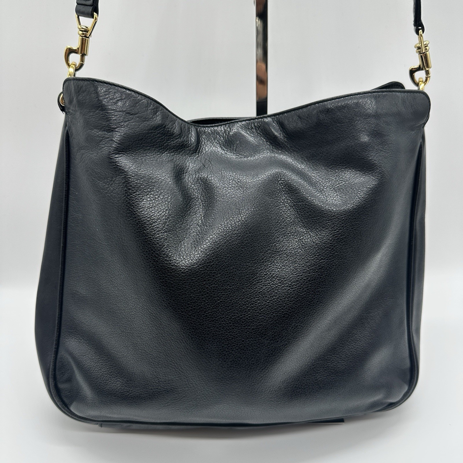 GUCCI Vintage Black Gold Leather Shoulder Bag Crossbody Purse Authentic