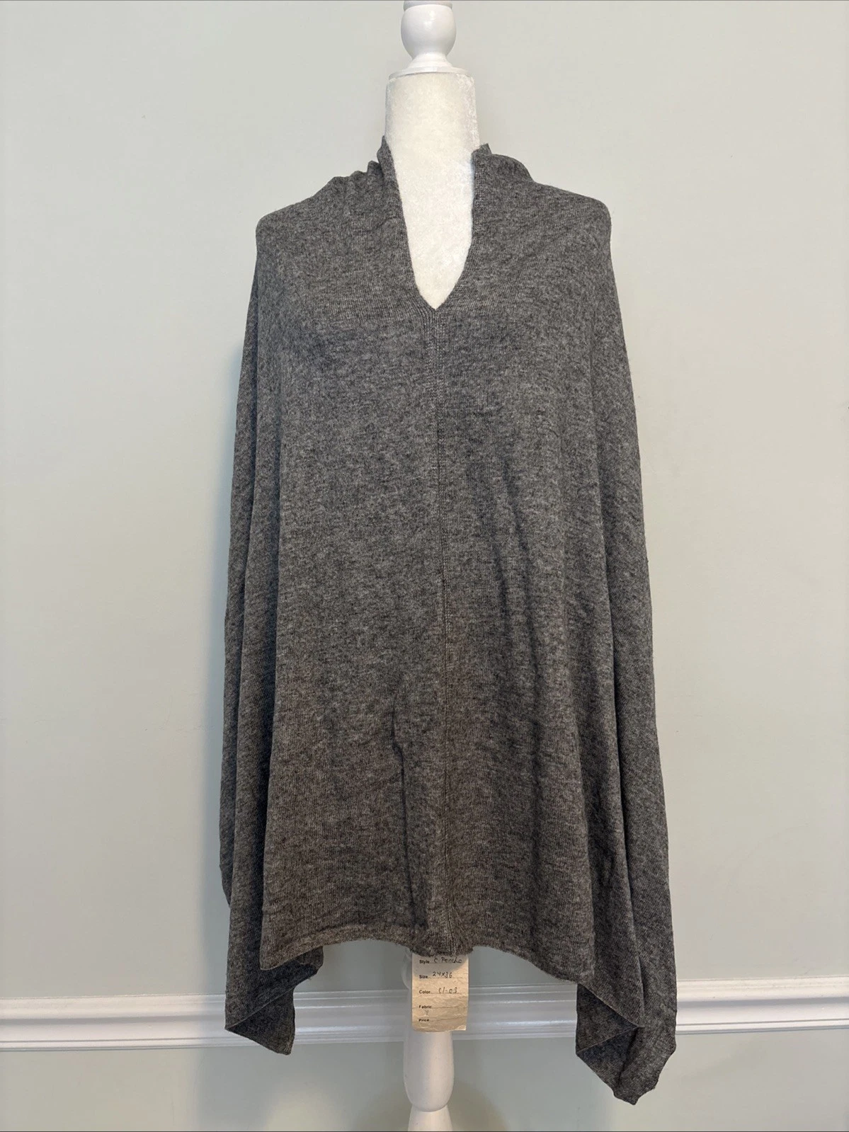 Dolma 100% Cashmere Knit women’s one size Poncho Grey made in Nepal Medium Gray