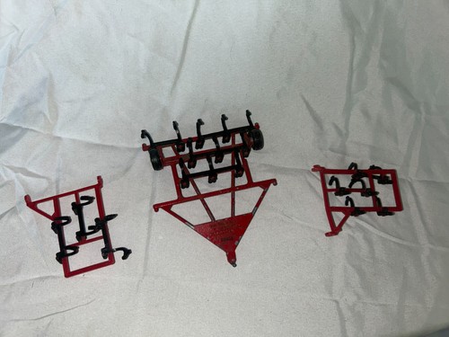 RARE 1/64 Ertl Toy red International Harvester Minimum Tillage Plow - damaged - Picture 4 of 6