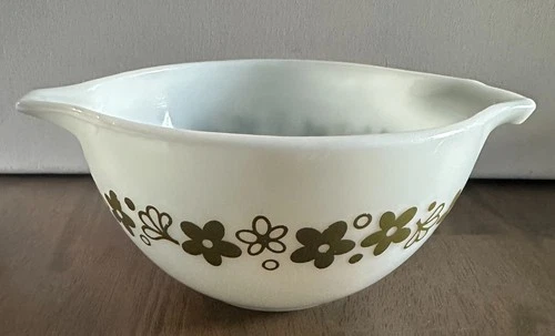 Vintage PYREX 441 Spring Blossom Crazy Daisy Cinderella 1.5 PT White Mixing Bowl