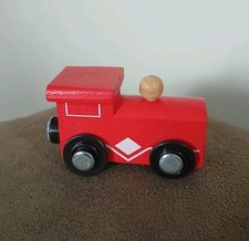 Red Magnetic Wooden Train Locomotive Engine for Thomas Brio Tracks