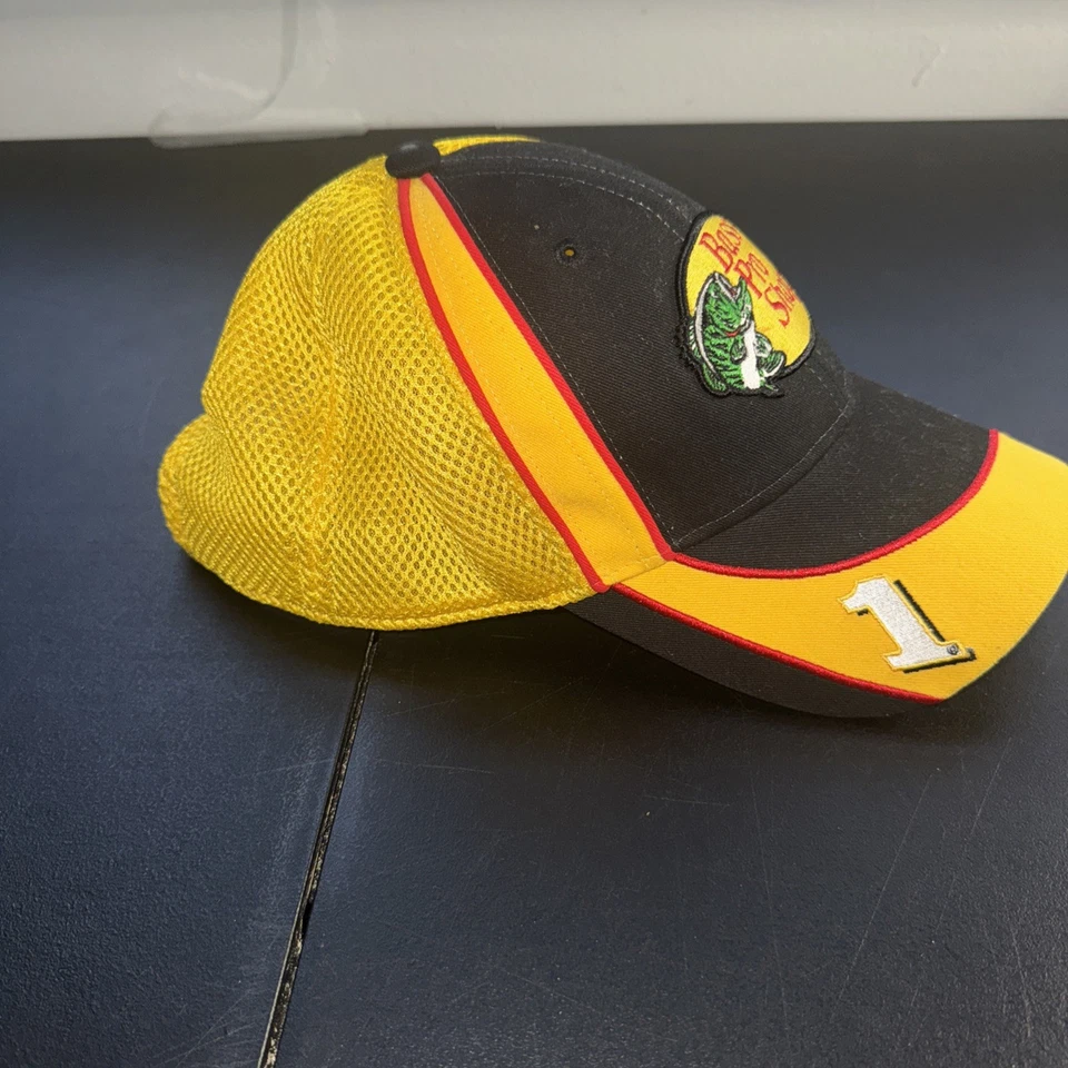 Bass Pro Shop Martin Truex Jr Pit Cap Strapback MeshBack Nascar Negro y Amarillo Foto 2 de 4