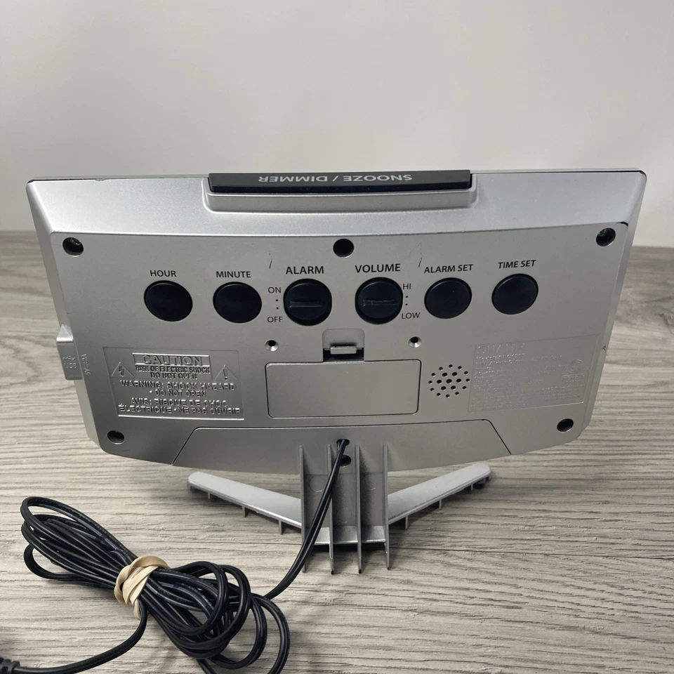 Sharp SPC1203 Large Display Digital Alarm Clock With USB Charging Port Tested - Image 3 of 4