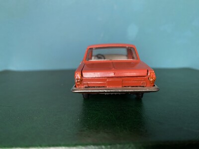 Jouet Ancien Volga GAZ 24 – URSS – Métal Et Plastique – Échelle 1/18 – Rare