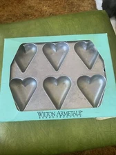 NEW WILTON ARMETALE 164061 HEART MOLD Cake Muffin Valentines Day Pewter Nice