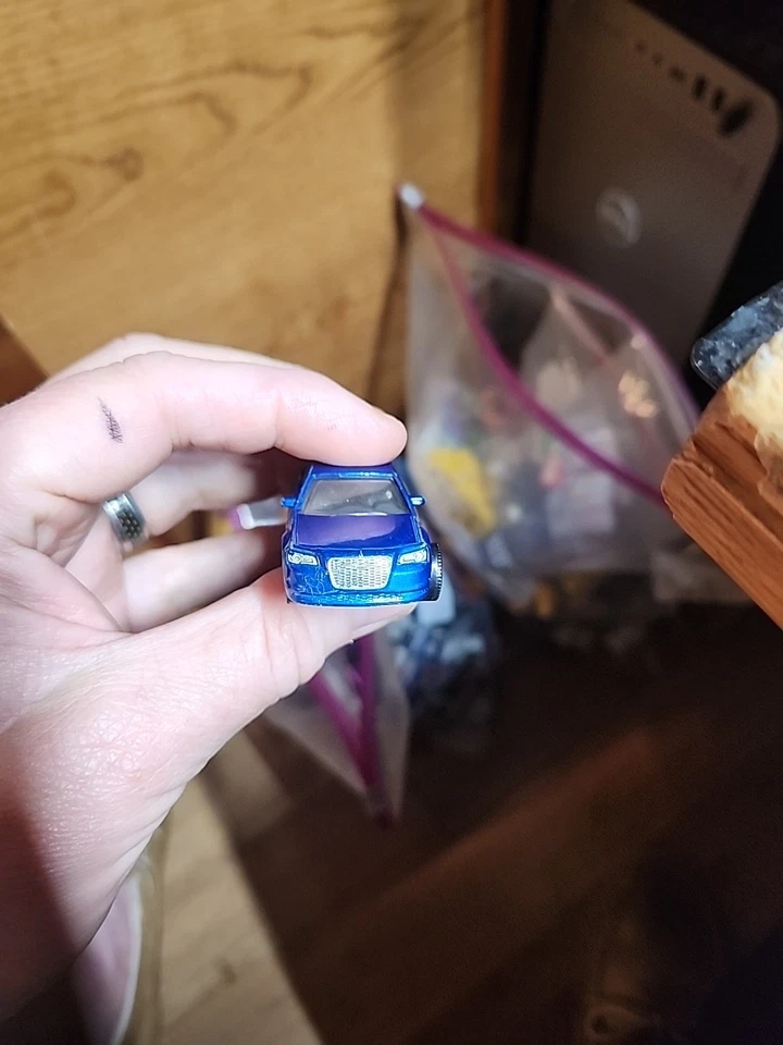 Coche diecast suelto Matchbox 2015 15 Chrysler 300C coleccionable escala 1/64 Foto 3 de 4