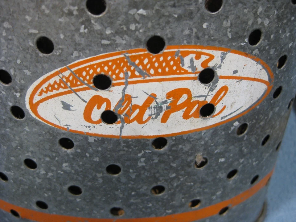 Vintage Old Pal Woodstream Airbreather Minnow Bucket with Carry Handle - Image 4 of 4