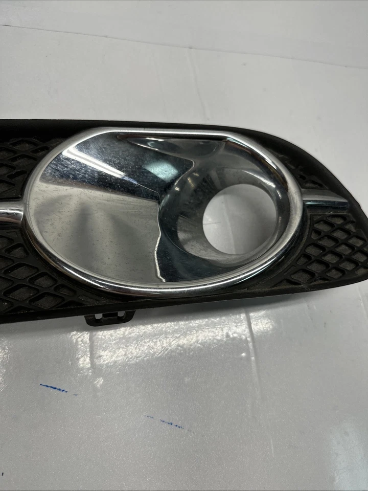 Bisel de luz antiniebla Buick Verano 2012 a 2016 montaje lado conductor izquierdo OEM 25887494 Foto 3 de 4