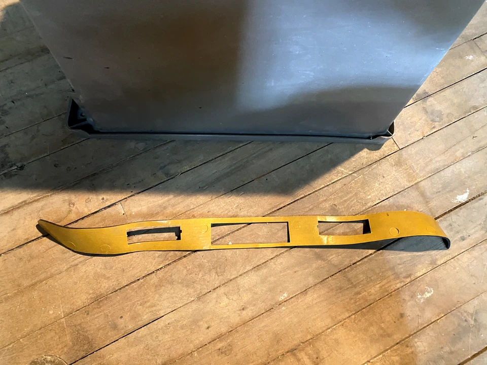 1999-2003 BMW 525i, 528i, 540i, Gasket Trunk Lid Molding Strip OEM 51138236983 - Image 4 of 4