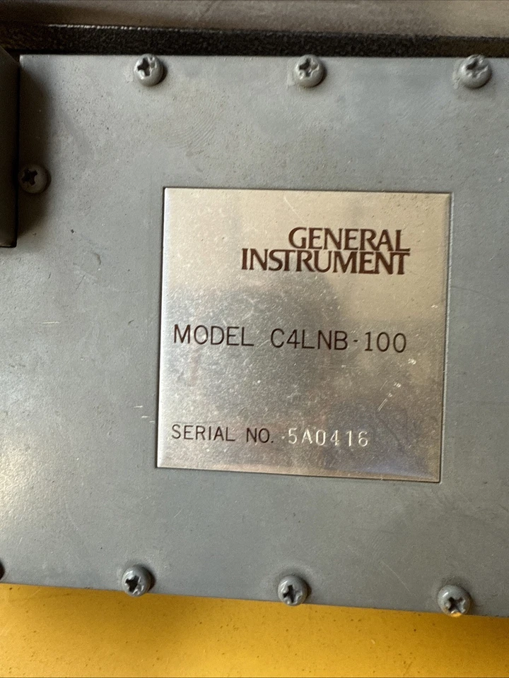 General Instrument LNB 250/1450 MHz com Chaparral Satellite Feedhorn Ver Fotos - Imagem 4 de 4