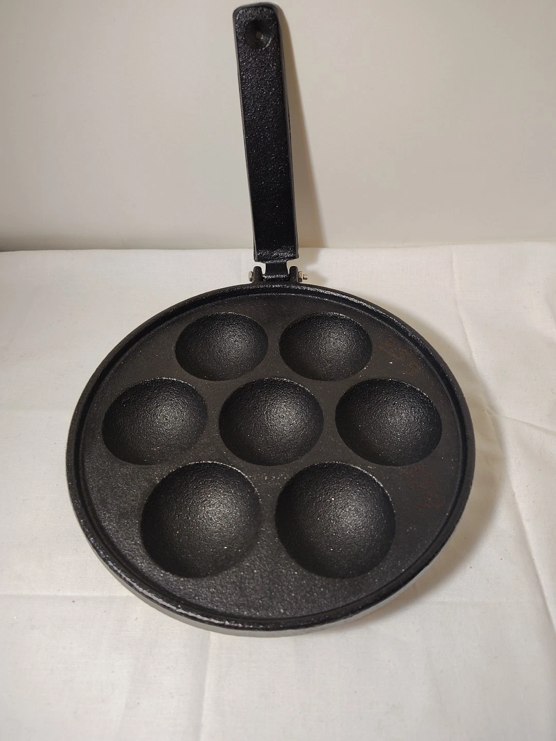 NEW Cast Iron Danish Pastry Biscuit Pan Egg Poacher
