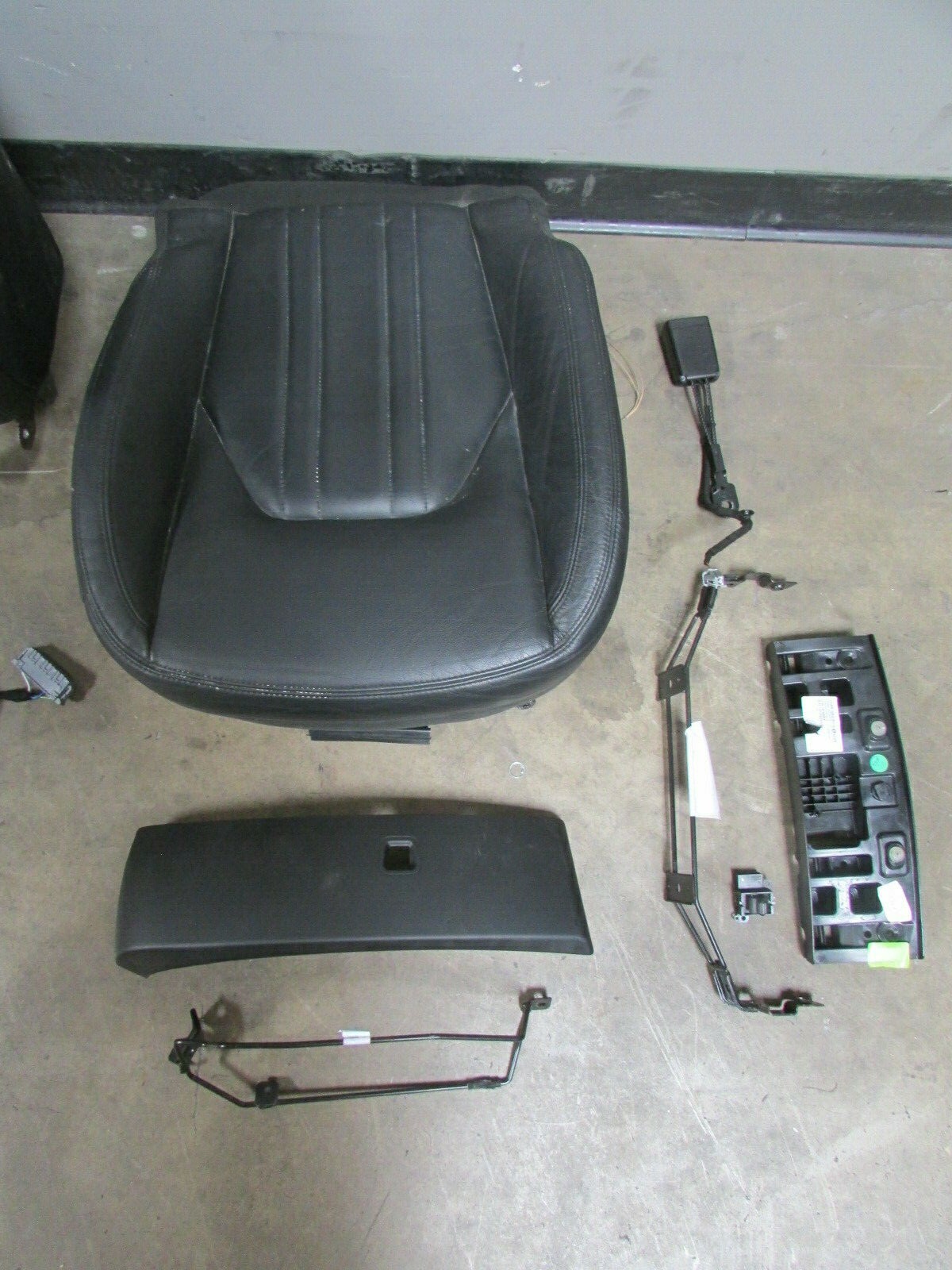 Maserati Ghibli, LH, Left Front Seat Cushions, Back and Bottom, Used