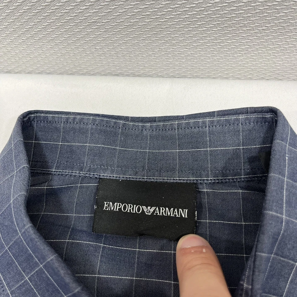 Camisa Emporio Armani Para Hombres Manga Larga Con Botones Talla Mediana Azul Cuadros de Rejilla Foto 4 de 4