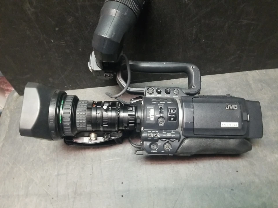 JVC GY-HM100U HD Pro Camcorder with Fujinon Th16x5.5BRMU Lens - Image 2 of 4