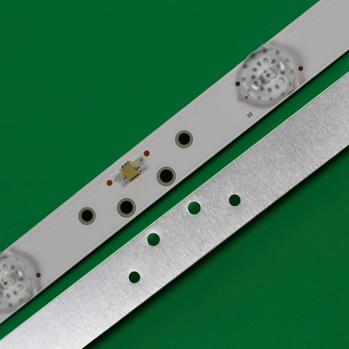2pcs LED Backlight Strips For ZX32-A-Z-8228A-00635 2pcs LED Backlight Strips For ZX32-A-Z-8228A-00635
