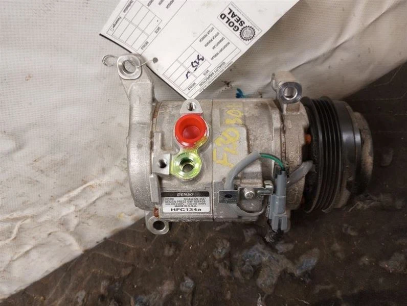 Compresor de aire acondicionado Denso 10S20F 2022 para Chevrolet Express 3500 de 6,6 L etc 2658774 Foto 2 de 4
