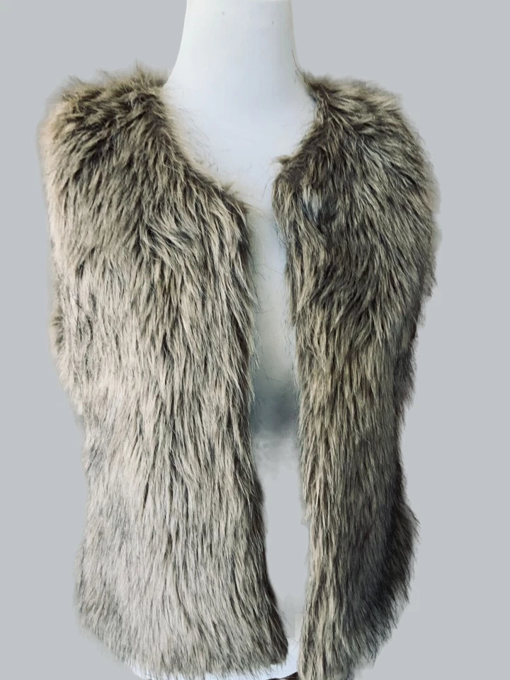 CHALECO DE PIEL SINTÉTICA RUE 21 DAMAS SIN MANGAS ELEGANTE MARRÓN GANCHO GARRA FORRADO CERRADO USADO EN EXCELENTE ESTADO M Foto 3 de 4