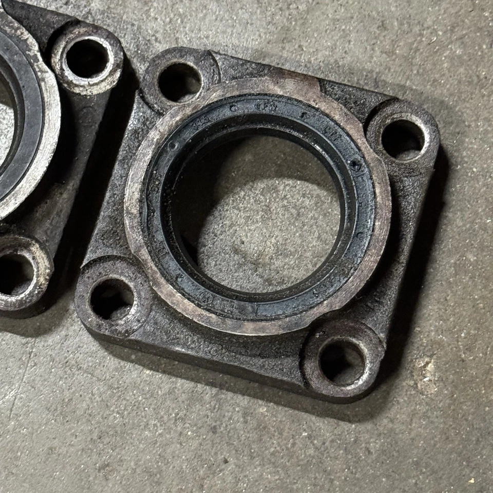 Par de carcasas de cojinete de eje Porsche 356 A B Pre-A cubierta de tubo serie Foto 3 de 4