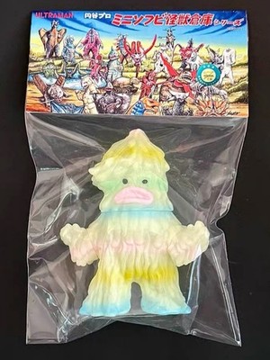 Max Toy Monster Ultraman Series Zazarn Macaron GID Limited Model SOFUBI Figure