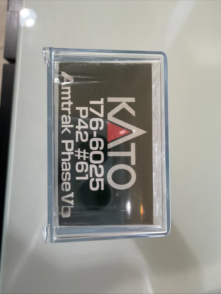 Locomotora diésel Kato escala N 176-6025 GE P42 Genesis Amtrak fase Vb #61 Foto 3 de 4