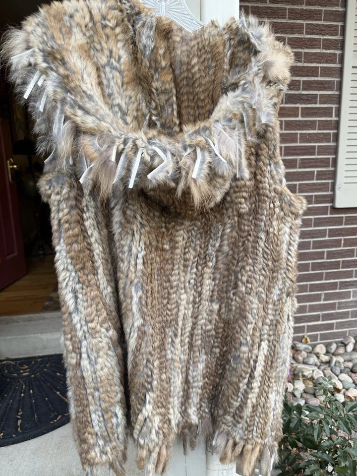 Belle Fare Women’s Fur Vest  Jacket Size L - Image 4 of 4
