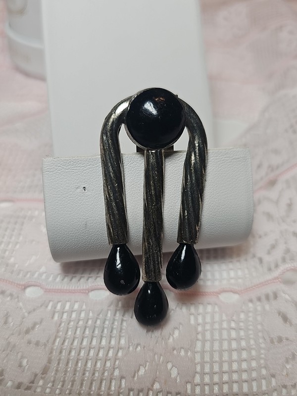 WMCA Art Deco Dress Clip